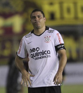 Deportes Tolima v Corinthians - Santander Libertadores Cup 2011 Ronaldo retires following Libertadores elimination with Corinthians against Tolima and struggle for form and fitness