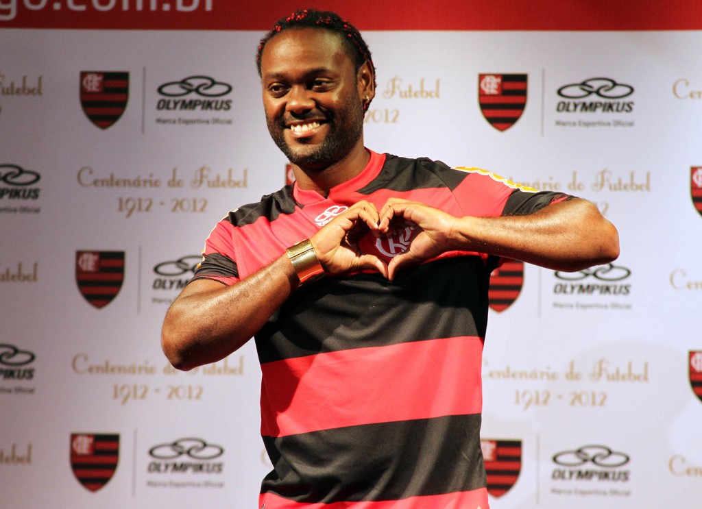 Vágner Love signs for Flamengo