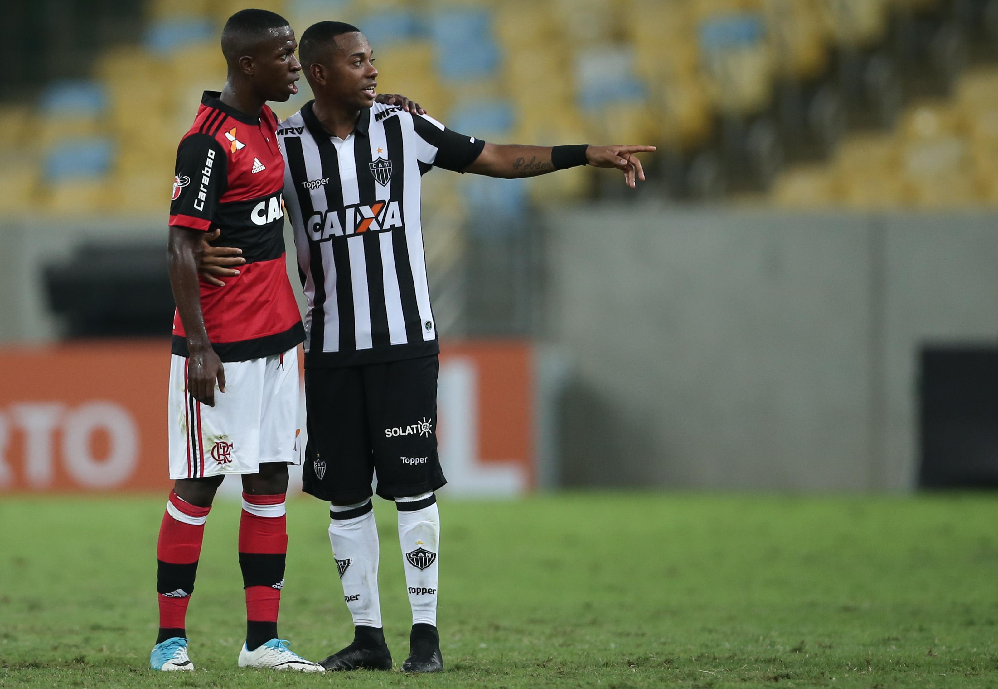 ¿Cuánto mide Robinho? - Altura - Real height Vinicius-Junior-and-Robinho